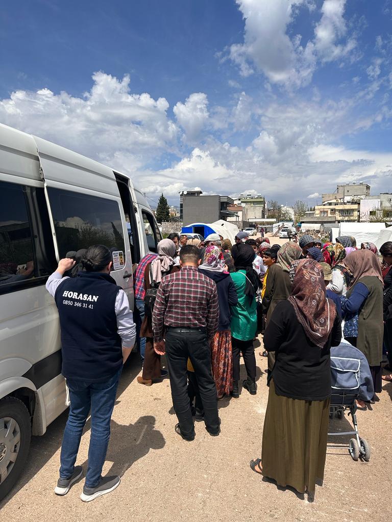 Adıyaman'daki Depremzede Çocuklara Bayram Sürprizi